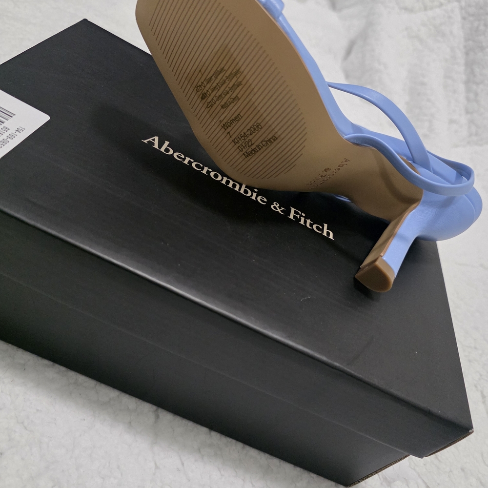 Abercrombie & Fitch Light Blue Heels - Picture 4 of 5